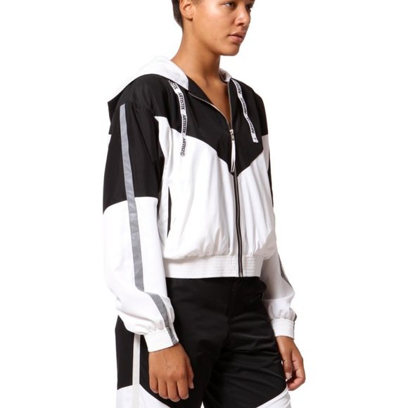 ARTISTIX Woman's Cropped jacket black and … - Picture 3 of 9